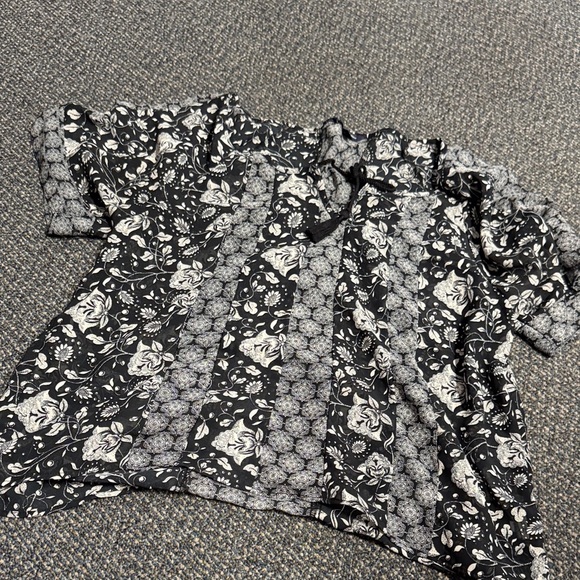 American eagle sheer top M // 072216 - Picture 1 of 2